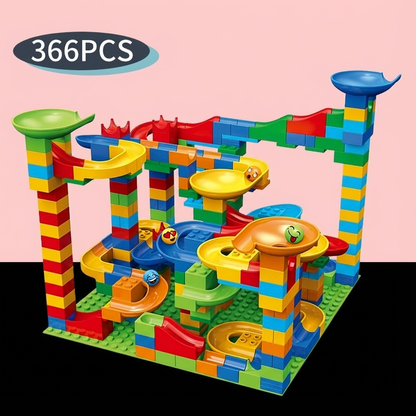 ブロックで作られたボールタワー