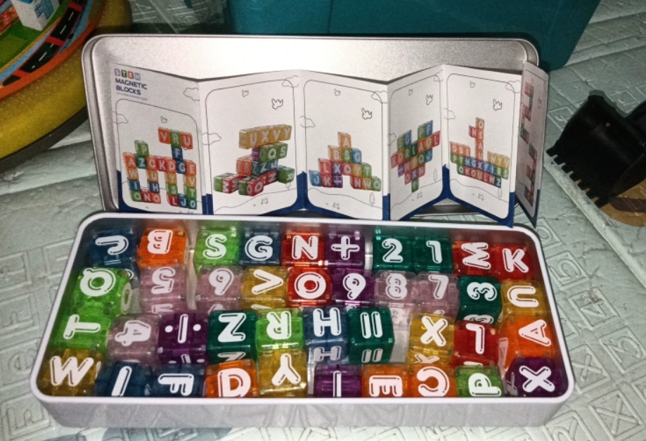 40ピース磁石付きアルファベット＆数字学習セット – 子ども向けモンテッソーリSTEM知育玩具