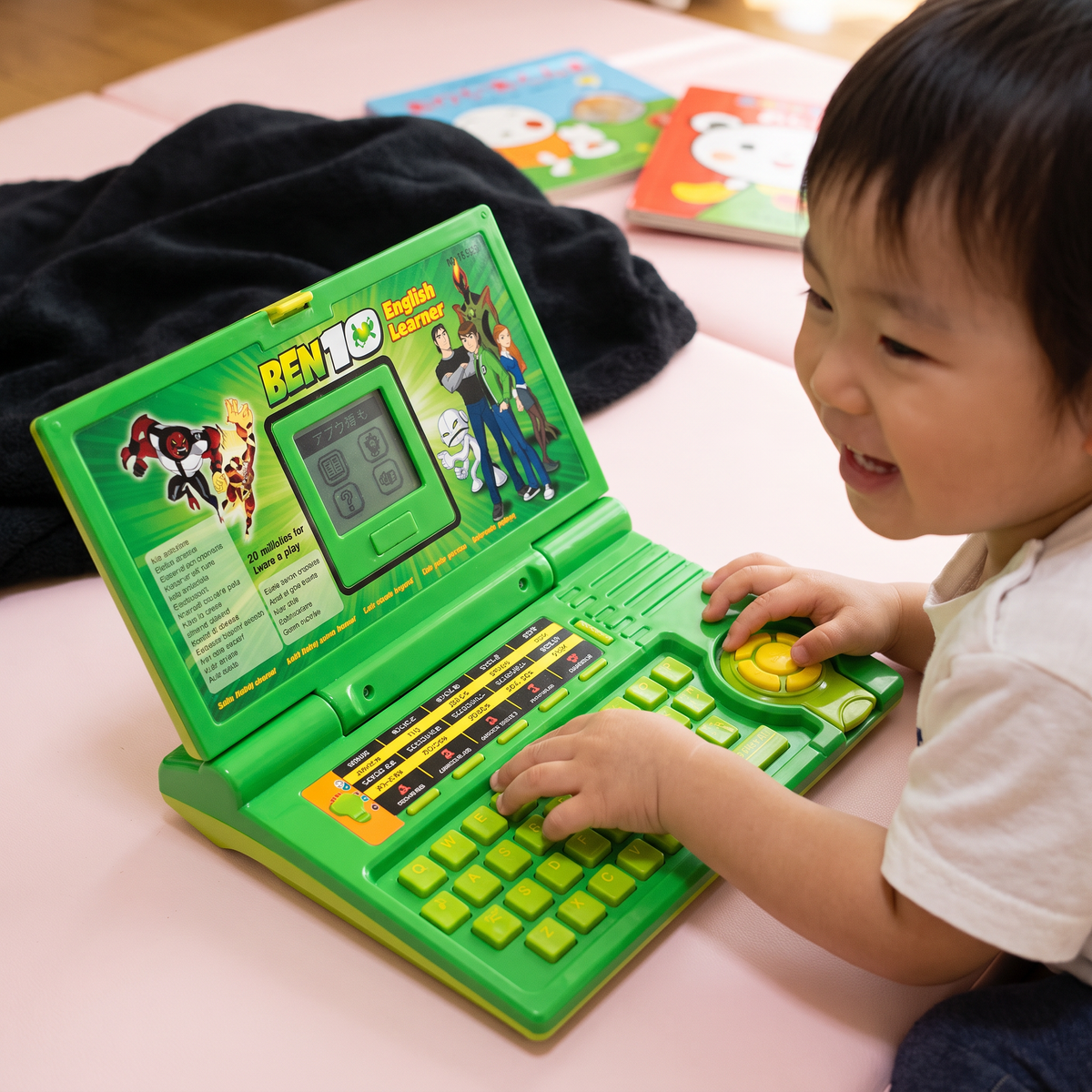 子ども向けインタラクティブ学習用ノートパソコン