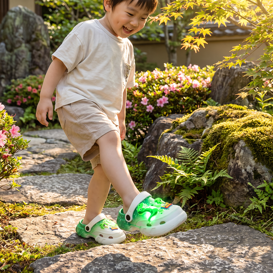 キッズ用LED恐竜クロッグサンダル – 光る・滑りにくい夏用＆ビーチシューズ、庭やビーチに最適