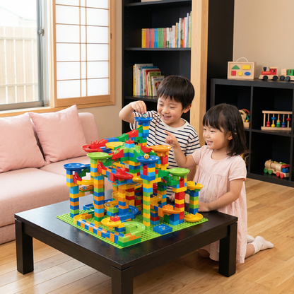 ブロックで作られたボールタワー