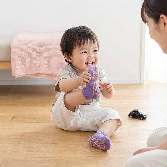 安全な滑り止めソックスシューズ　子供用