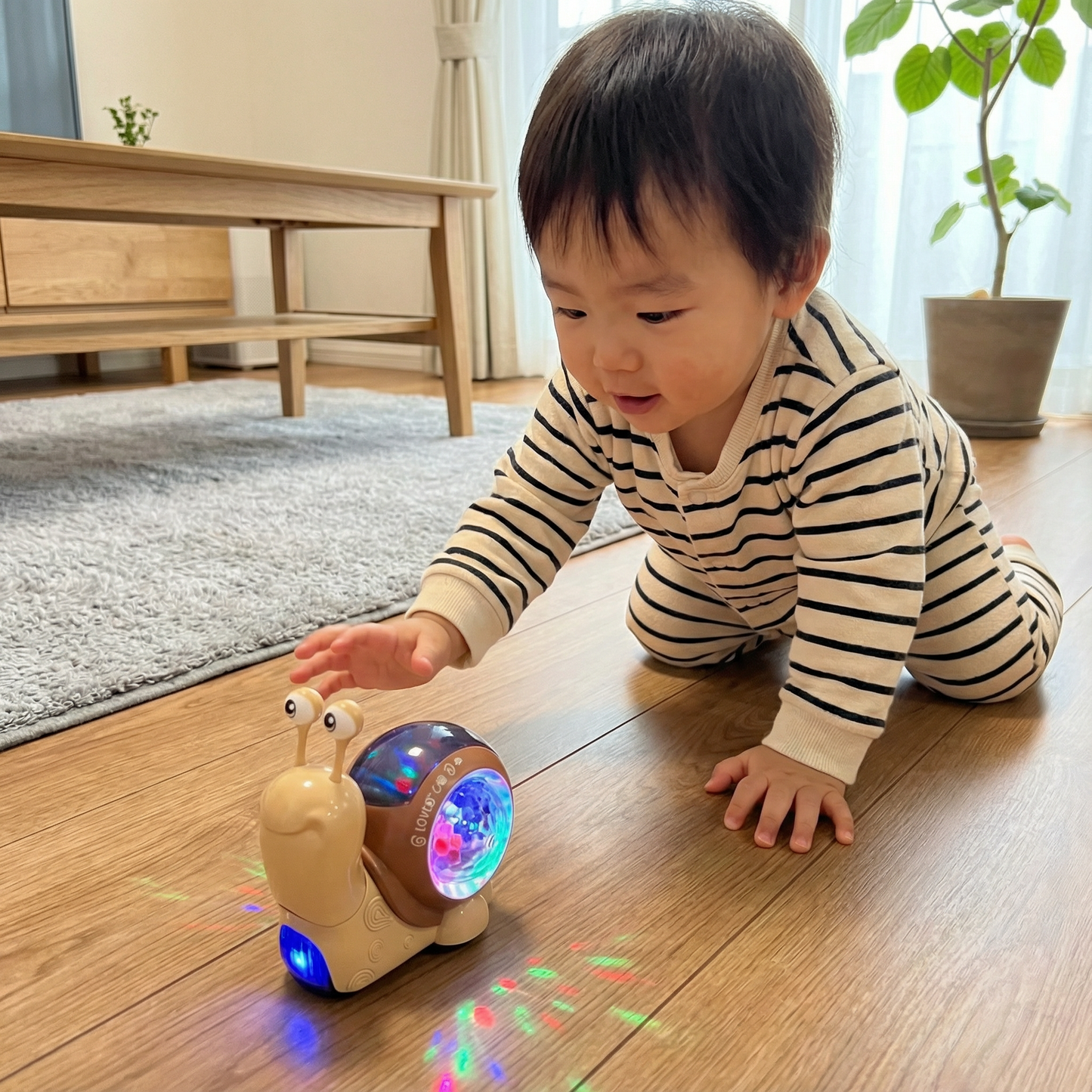 光って音楽が流れる はいはい用 おもちゃのカタツムリ
